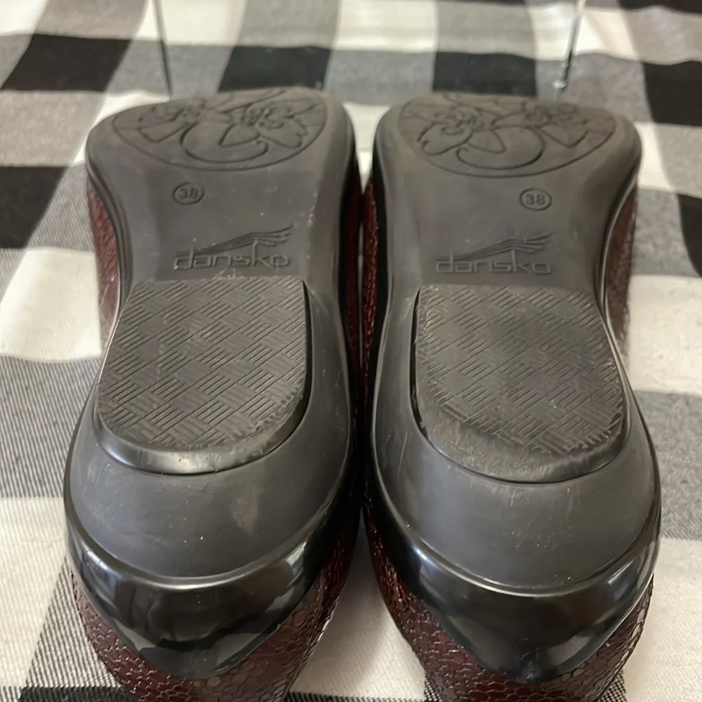 Dansko Olivia Pebbled Leather Slip on Loafer Shoes Size 38/ US 7.5-8 Brown Red